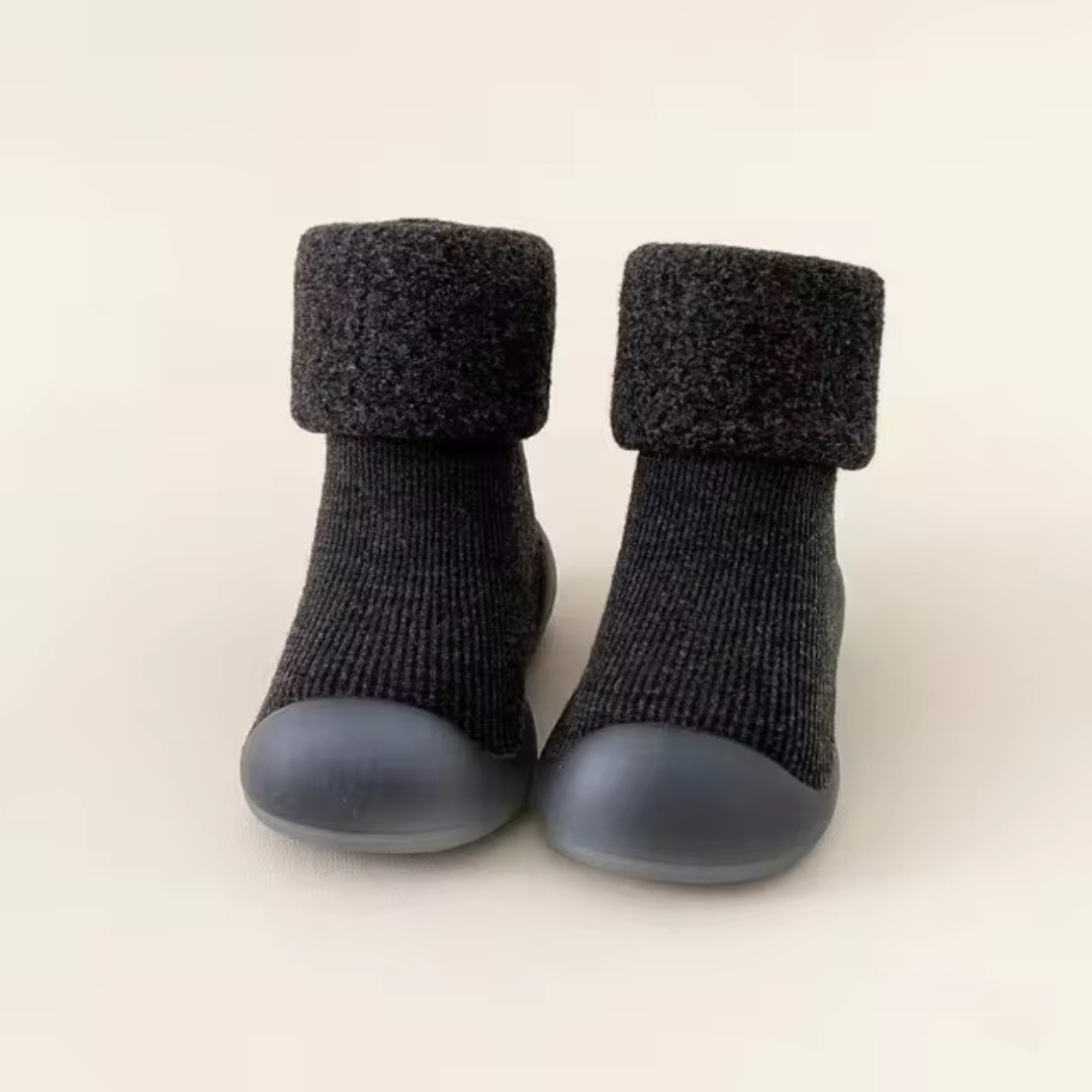 SnugSteps – Kényelmes Mezítlábas Zoknis Cipők Gyerekeknek