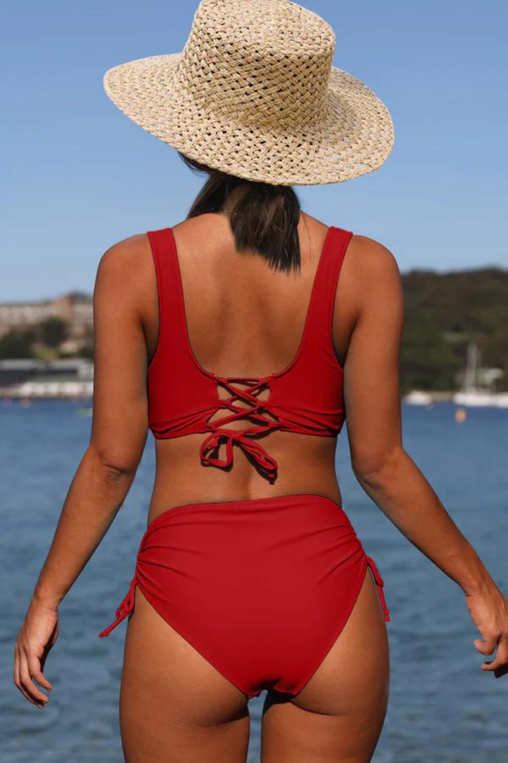 Egyszerű Bikiniszett Sportos Csavarral – Solea