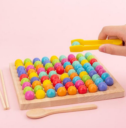 Montessori gyöngyös logikai játék – fejleszti a színismeretet és a gondolkodási képességeket