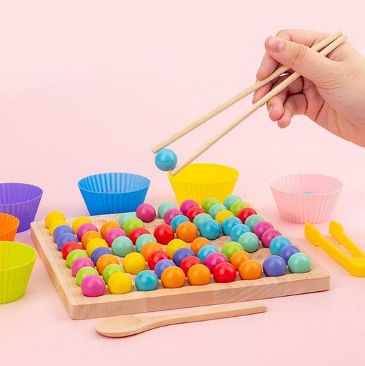 Montessori gyöngyös logikai játék – fejleszti a színismeretet és a gondolkodási képességeket