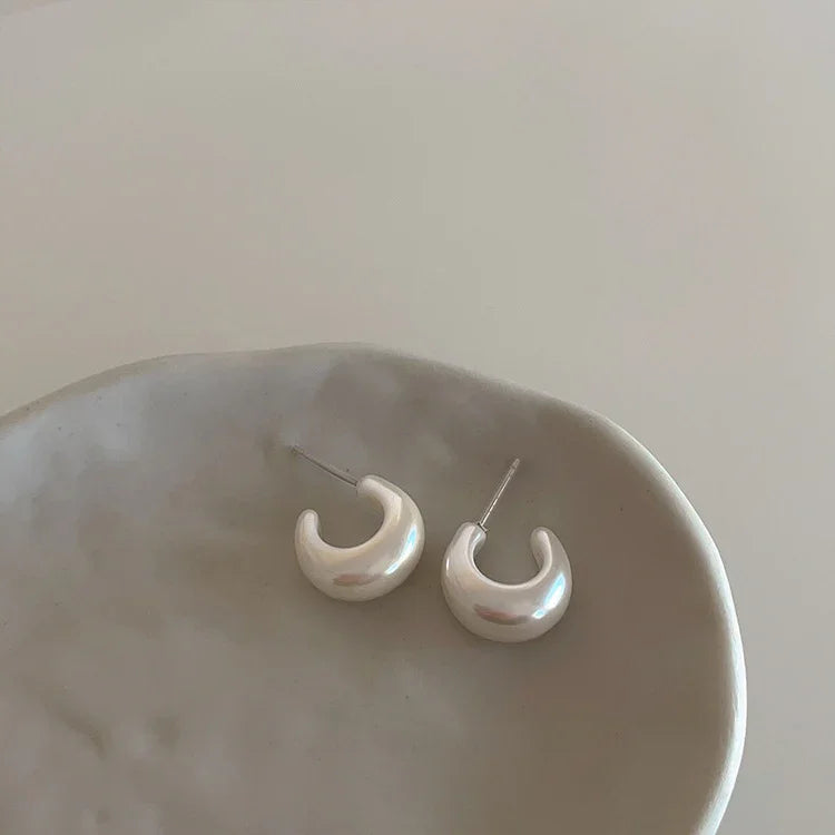 Minimalista gyöngy C-alakú fülbevalók - Lunette