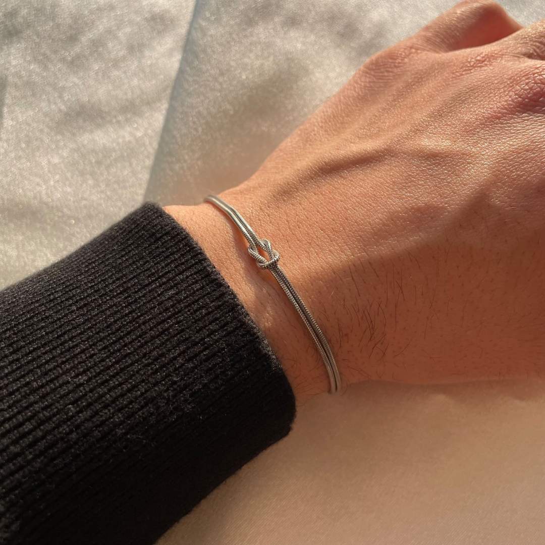 Minimalista Kötött Karkötő – Elva