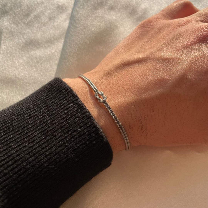 Minimalista Kötött Karkötő – Elva