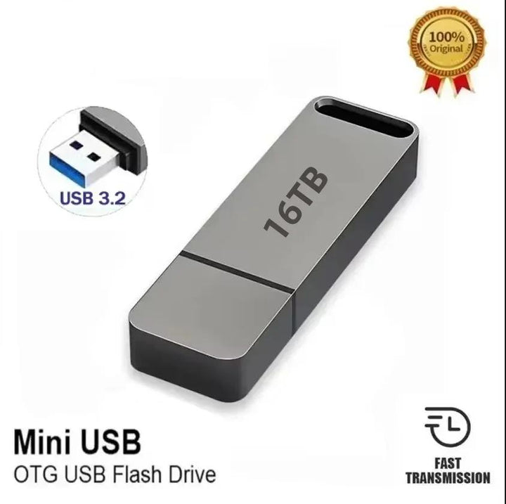 Szürke fém pendrive közelről, bal oldalt kiemelt kék USB-csatlakozó nagyított betétképpel 3