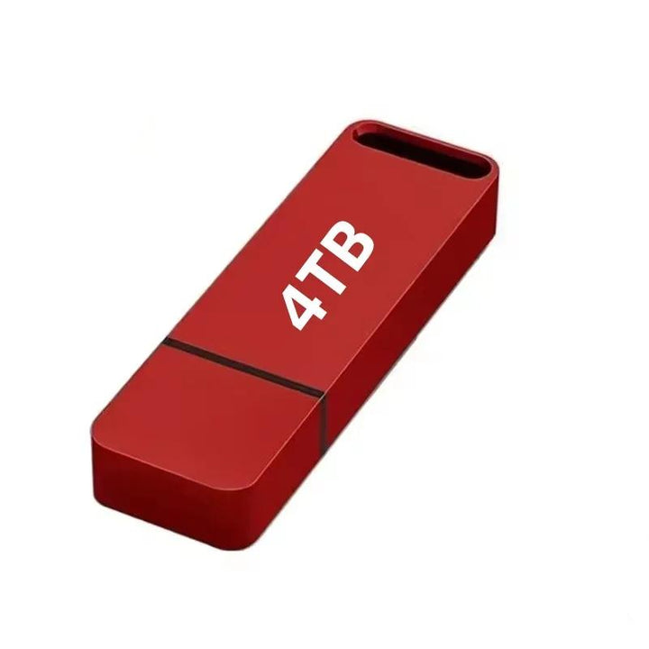 Piros színű fém pendrive ferde nézetben, fehér háttér előtt, zárt kupakkal 6