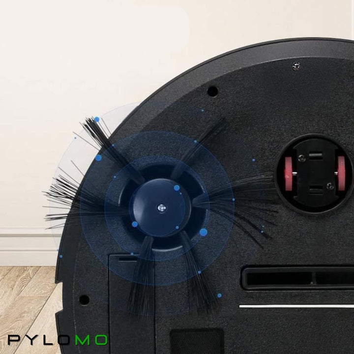 A fekete robotporszívó alja közelről: forgó oldalkefe, két piros kerék és a szívónyílás látszik. 6