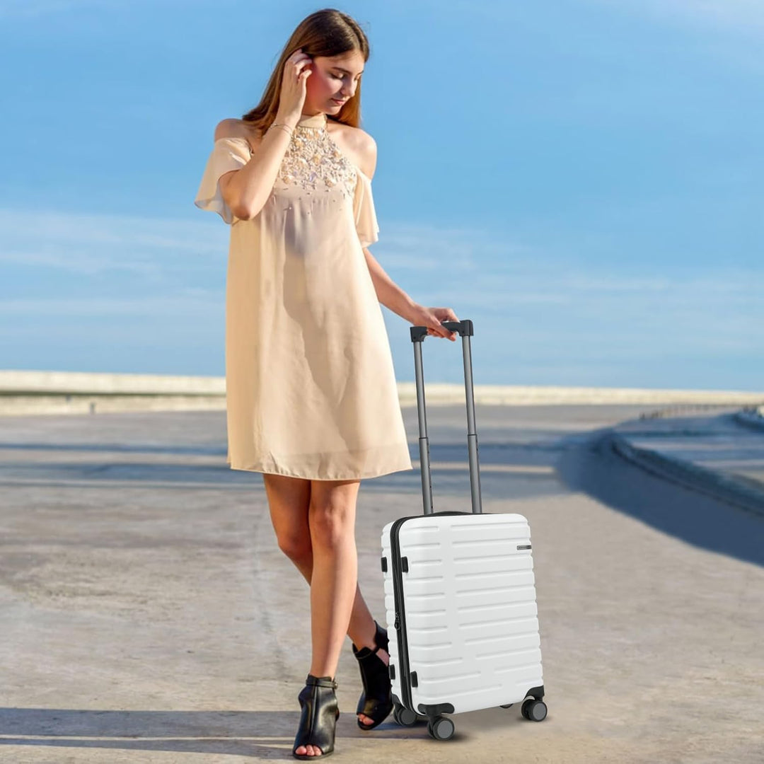 AA NOT AVAILABLE  Bővíthető kemény héjú kézipoggyász forgó kerekekkel és TSA zárjal