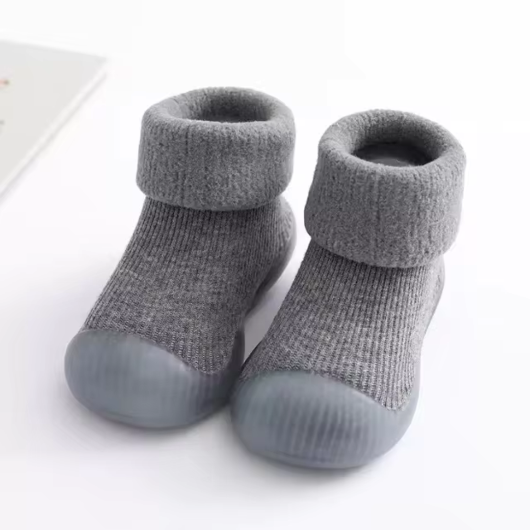 SnugSteps – Kényelmes Mezítlábas Zoknis Cipők Gyerekeknek