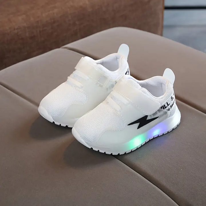 LumoStep – LED Gyermekcipők csúszásmentes talppal