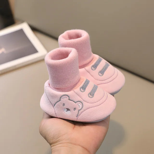 Kényelmes és csúszásgátló zokni cipők kisgyermekeknek - TinySteps