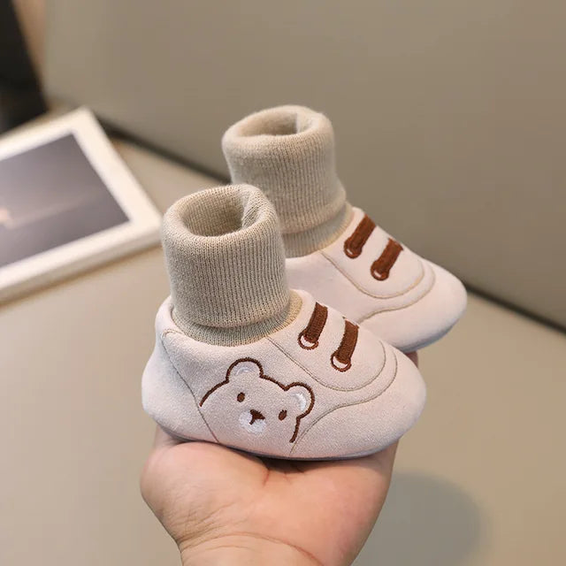 Kényelmes és csúszásgátló zokni cipők kisgyermekeknek - TinySteps
