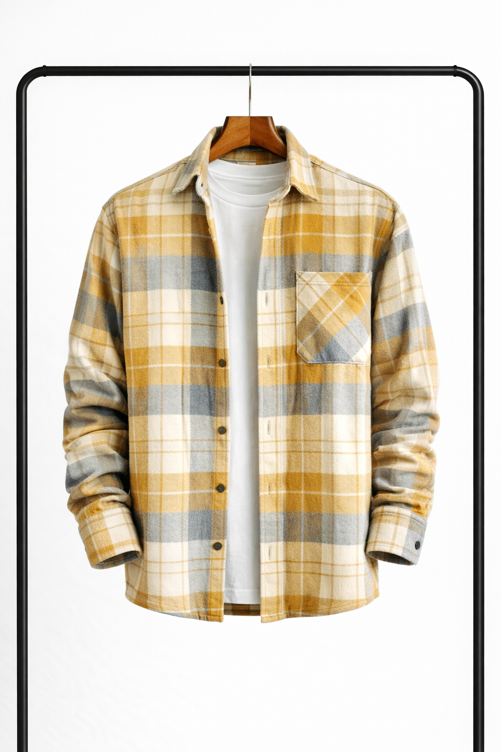 Sárga, szürke és krémszínű kockás overshirt elölről, fogason, nyitott gombokkal, alatta fehér póló. 4