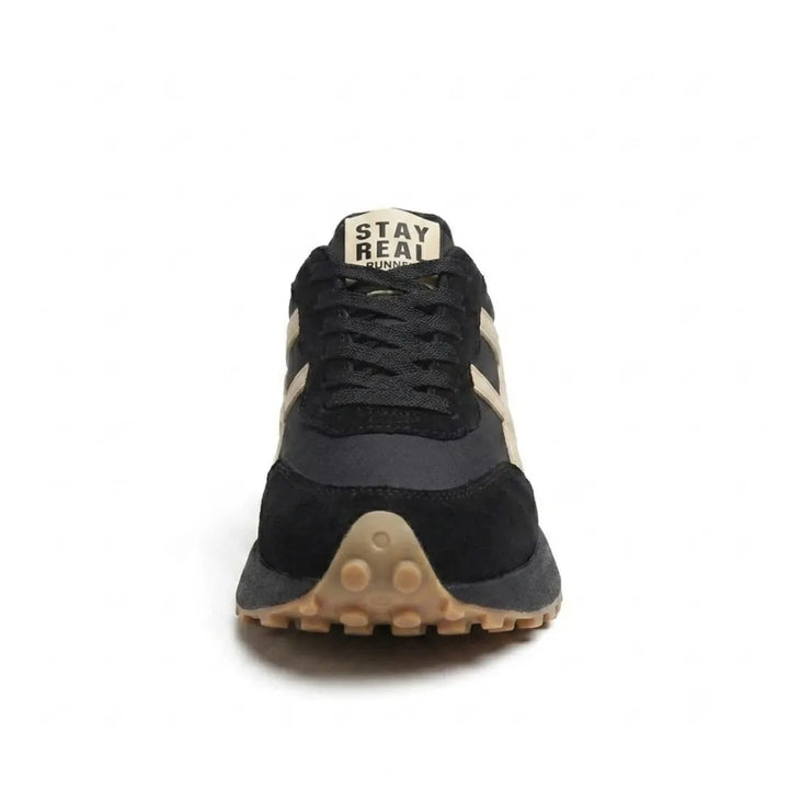Fekete-krém sneaker elölnézetből, fűzővel, velúr orrrésszel és világos talporral 19