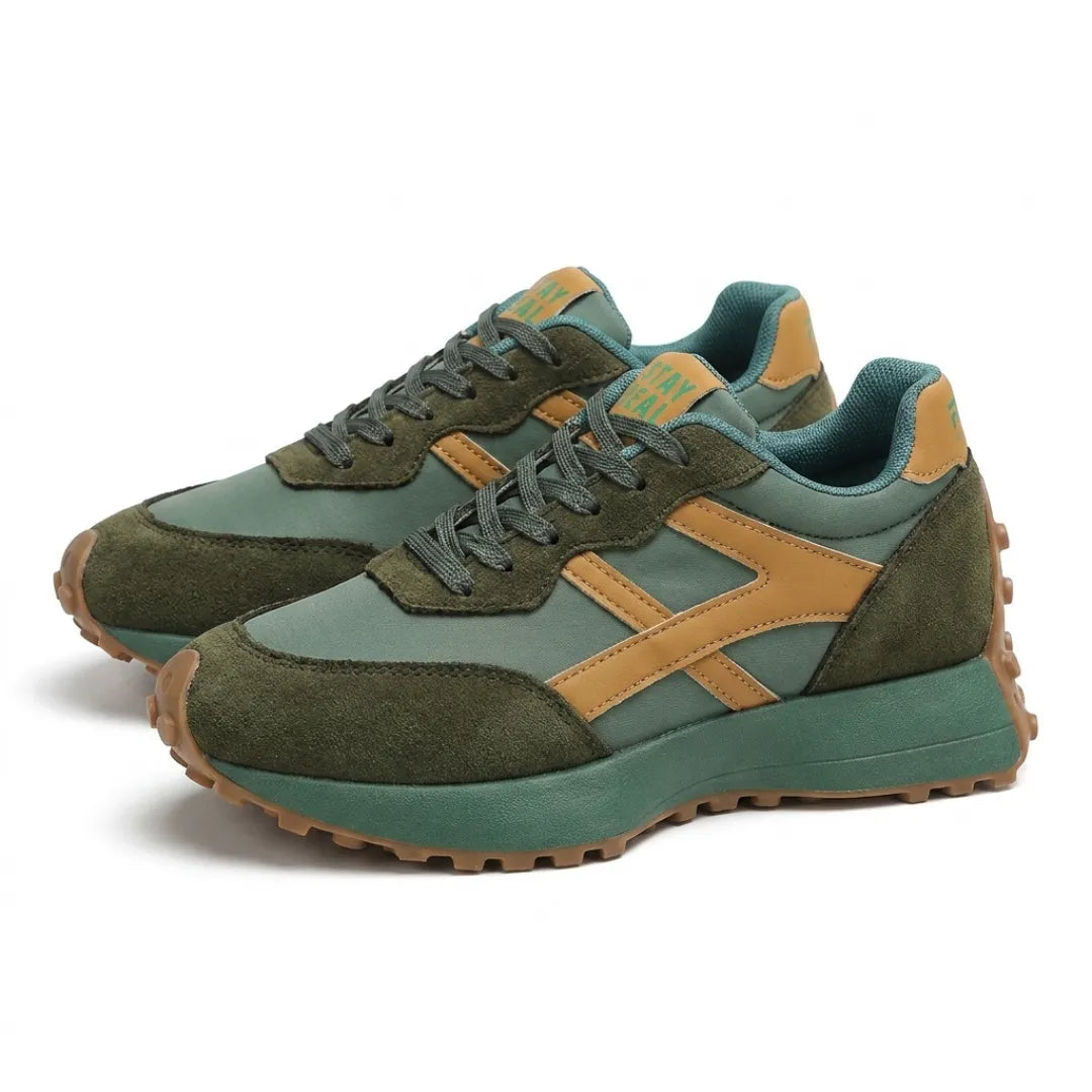 Zöld sneaker pár három negyed nézetben, sárga betétekkel és fűzővel 13