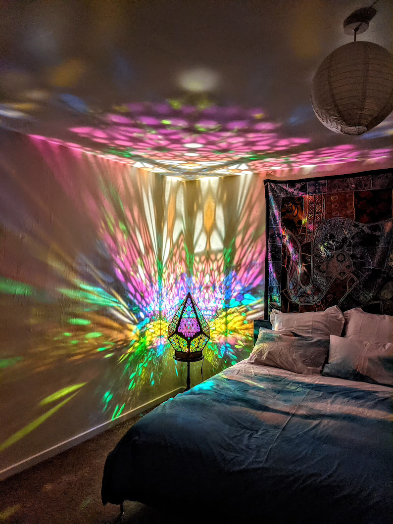 Üvegfestett Stílusú LED Asztali Lámpa - LumiAura