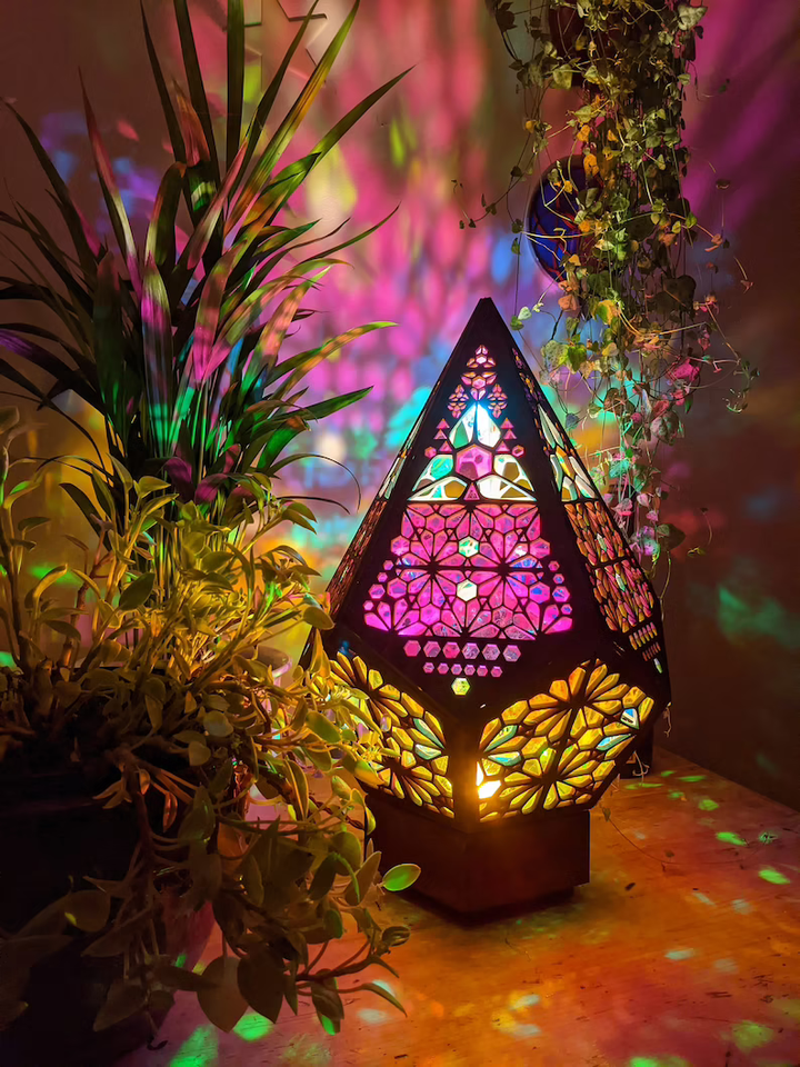 Üvegfestett Stílusú LED Asztali Lámpa - LumiAura