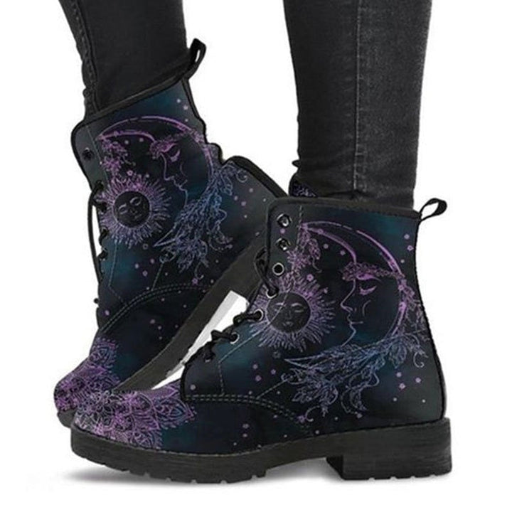 Női bokacsizmák őszi levél és holdmotívummal - Selene