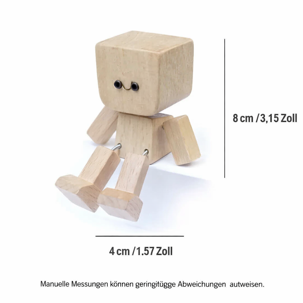 Fehér háttér előtt ülő fa figura, mellette méretjelölések a magasságról és szélességről. 8