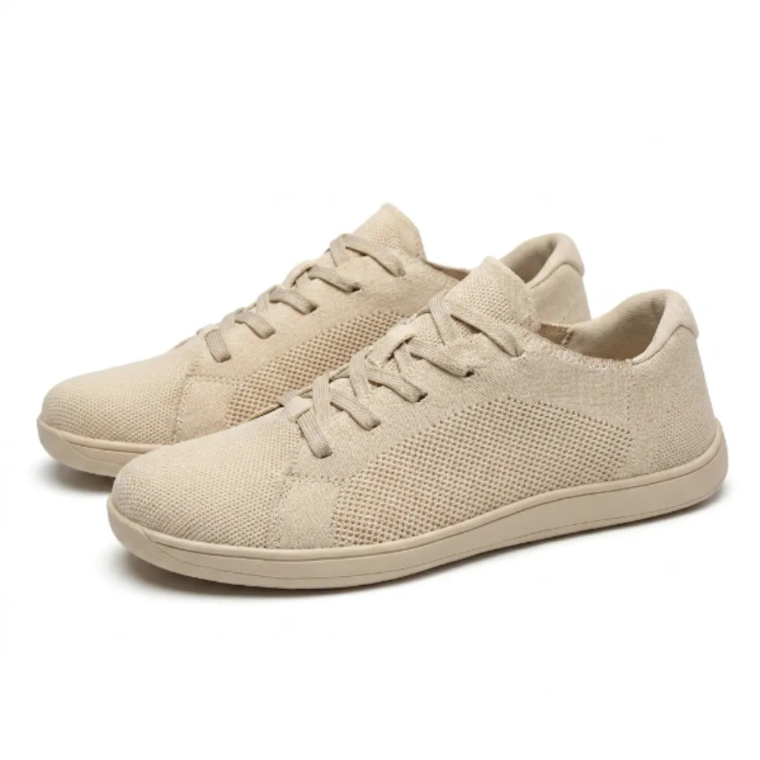 Pár bézs, hálós anyagú, fűzős mezítlábas sportcipő ferde nézetből, egymás mellett, fehér háttéren. 7