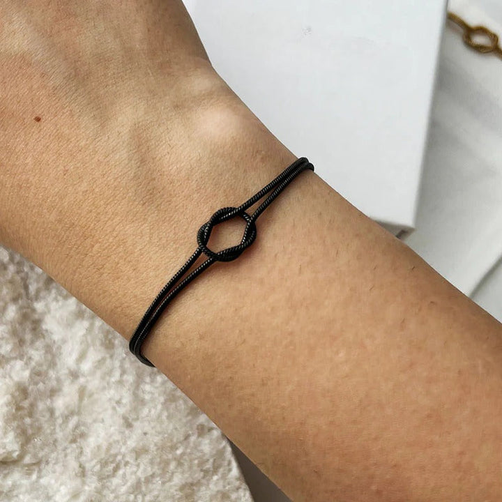 Minimalista Kötött Karkötő – Elva
