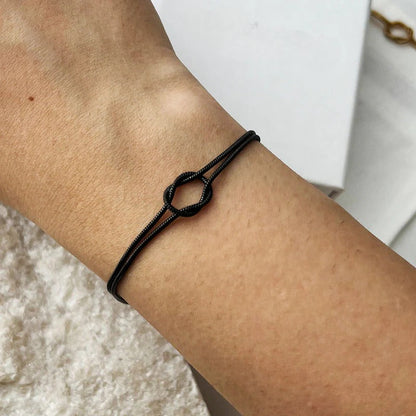 Minimalista Kötött Karkötő – Elva