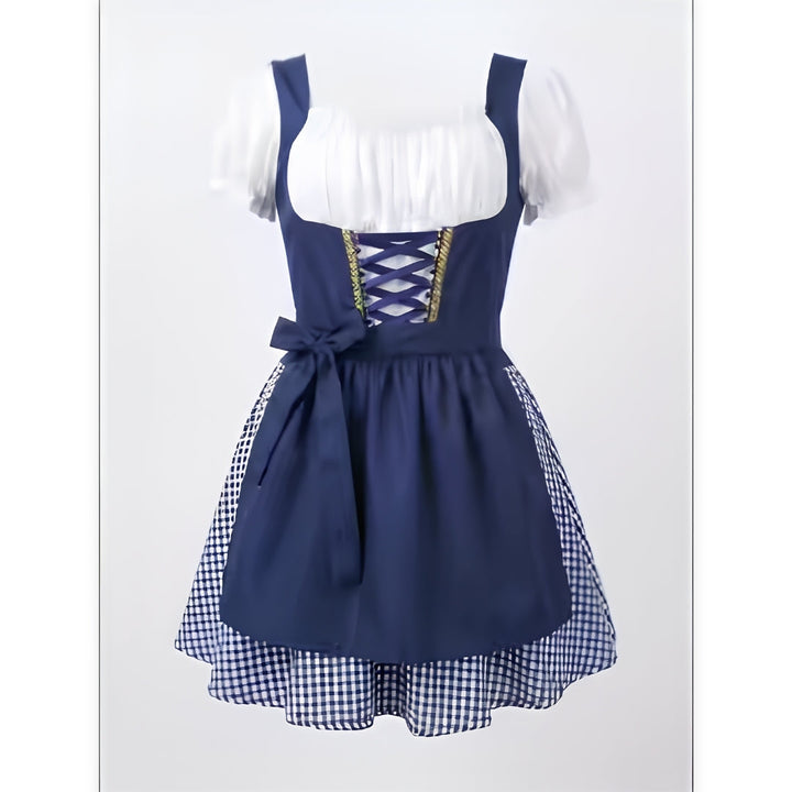Sötétkék dirndl ruha elölnézetből, fehér puffos ujjakkal, fűzős dísszel, masnis köténnyel és kék-fehér kockás szoknyarésszel. 2
