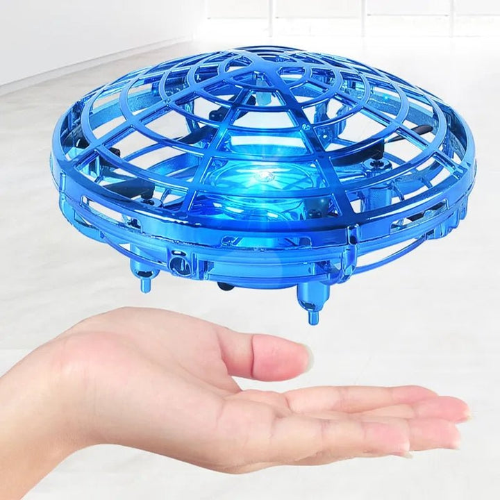 Repülő UFO-játék kézi vezérléssel – beltéren és kültéren