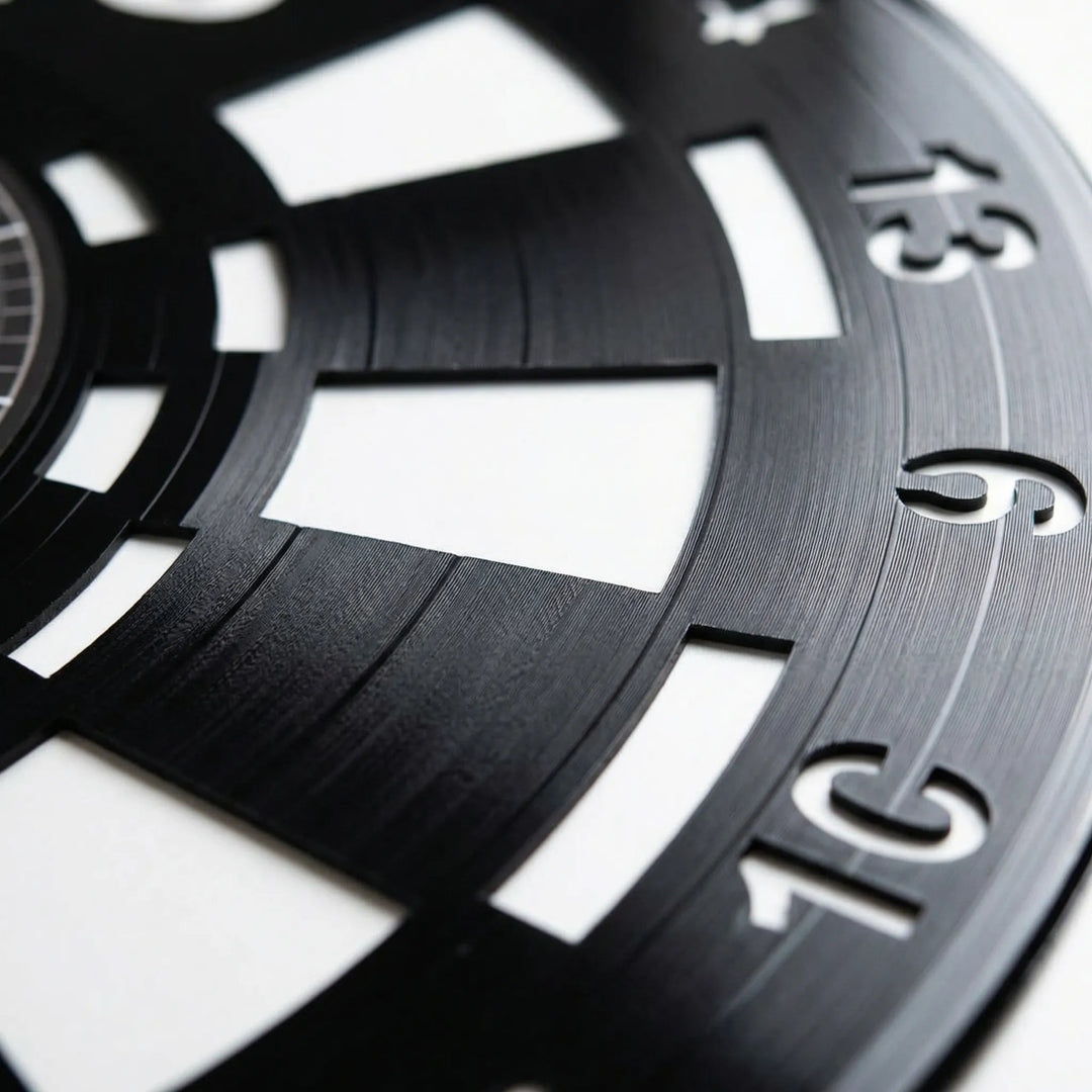 Runde Wanduhr Mit Dart-Motiv - Dartorio