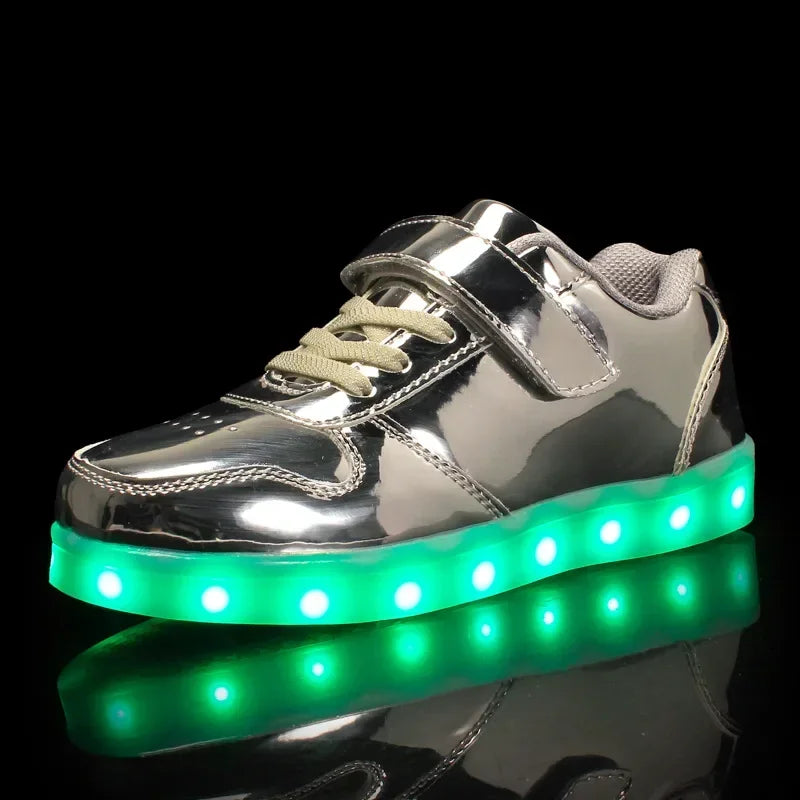 Gyerek LED-sneaker színváltó világítással járás közben