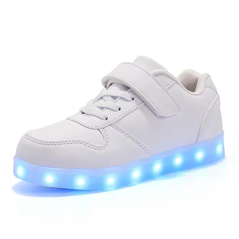 Gyerek LED-sneaker színváltó világítással járás közben