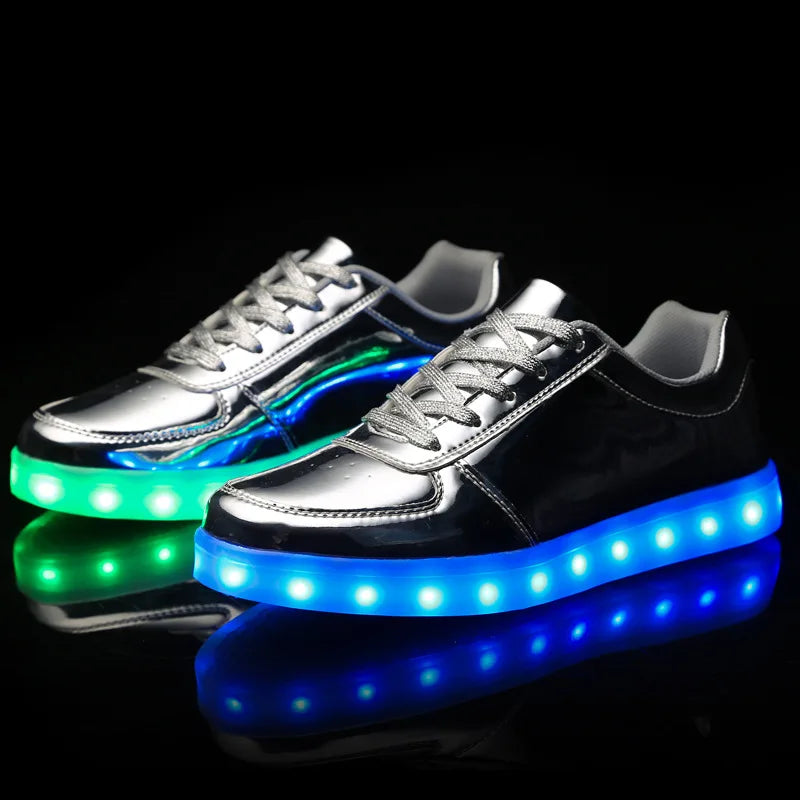 Gyerek LED-sneaker színváltó világítással járás közben