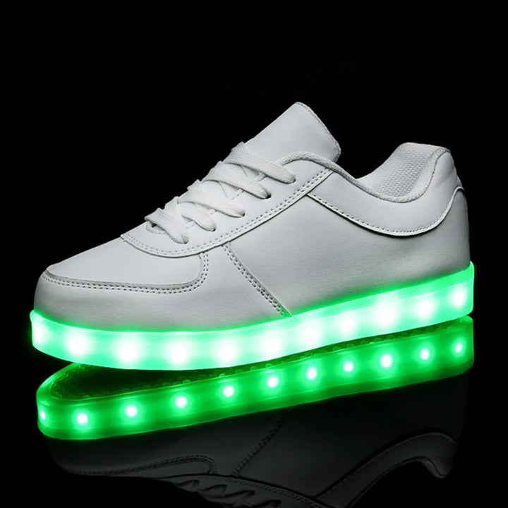 Gyerek LED-sneaker színváltó világítással járás közben
