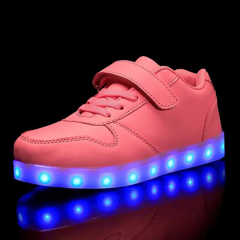 Gyerek LED-sneaker színváltó világítással járás közben