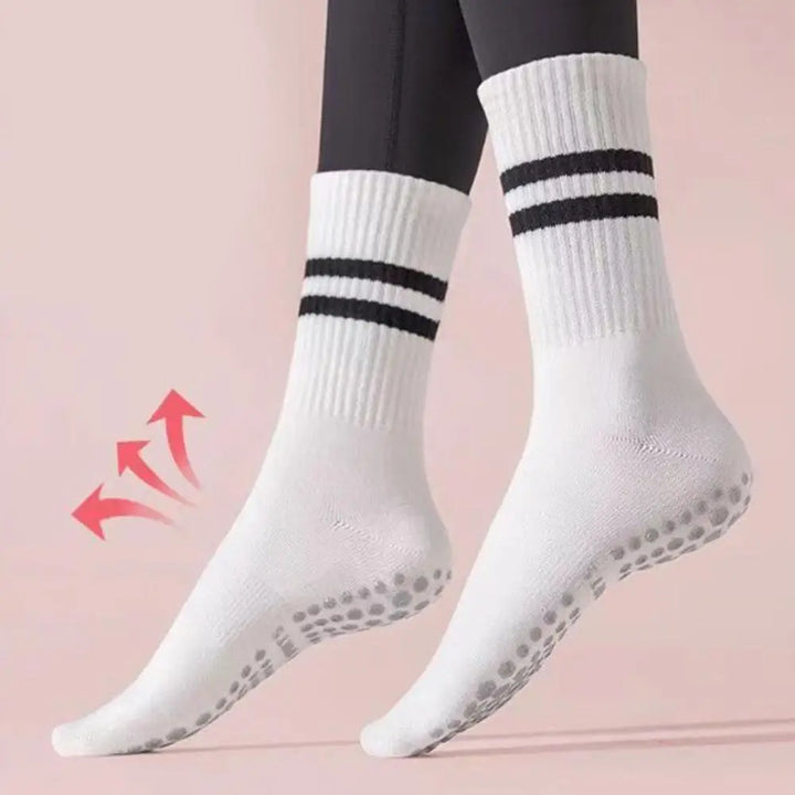Csúszásmentes középmagasságú sportzoknik edzéshez és jógához - GripFit (1+1 ingyen)