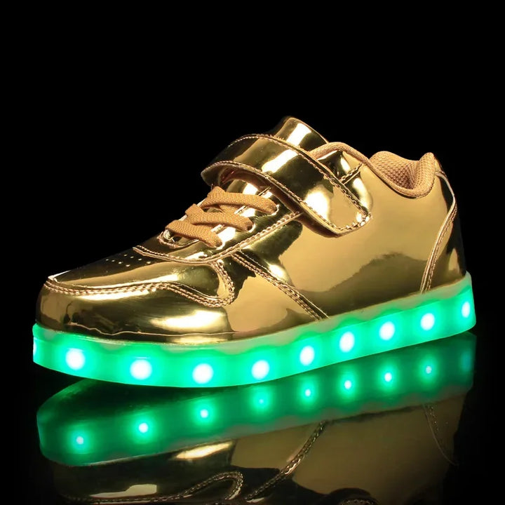 Gyerek LED-sneaker színváltó világítással járás közben