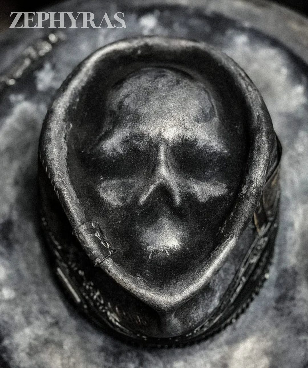 AA NOT AVAILABLE Kézzel készült koponya sapka - Holló