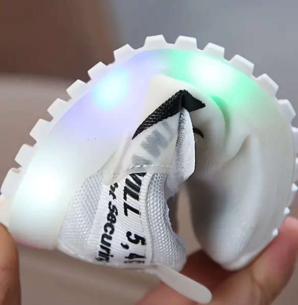 Kényelmes Kisgyermek Sportcipő LED Világítással - GlowSteps
