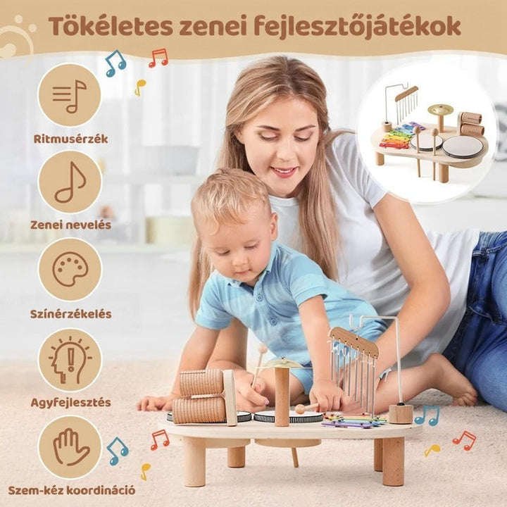 Anya és kisfia játszik a zenei asztallal, mellette ikonos felsorolás a játék fejlesztő hatásairól 6