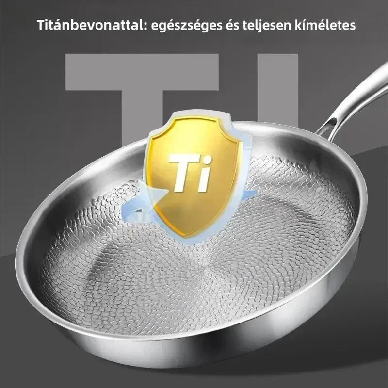 A serpenyő ferdén fényképezve, sötét háttér előtt, a közepén egy arany pajzs alakú grafikával, mely a titán anyagra utal. 6