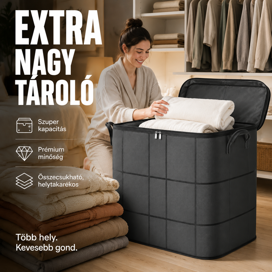 Fekete, nyitott tetejű tárolótáska, amelybe egy mosolygó nő összehajtogatott fehér takarót tesz, előtte hajtogatott textilek kupaca. 1