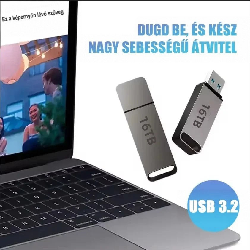 Két fém pendrive egy nyitott laptop felett, az egyiken lehúzott kupak, kék USB-csatlakozóval 2