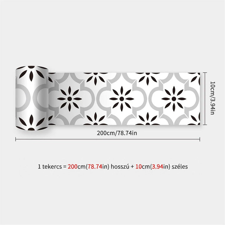 Fekete virágos, szürke arabeszkes mintájú tekercs kiterítve, méretjelölésekkel a szélességről és hosszról 19