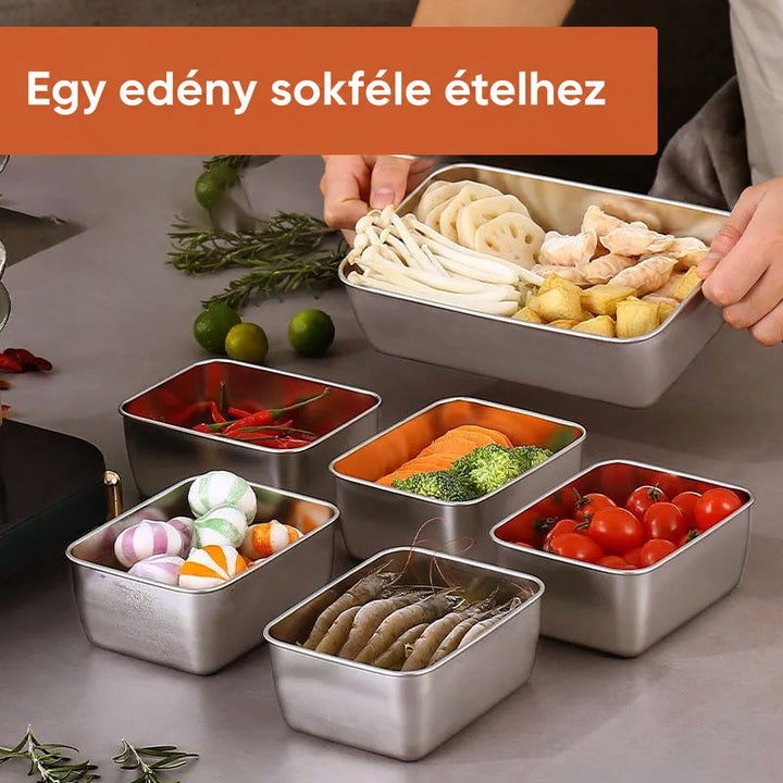 Különböző méretű acél edények többféle étellel: garnélával, paradicsommal, brokkolival, gombával és csilipaprikával megrakva egy pulton. 3