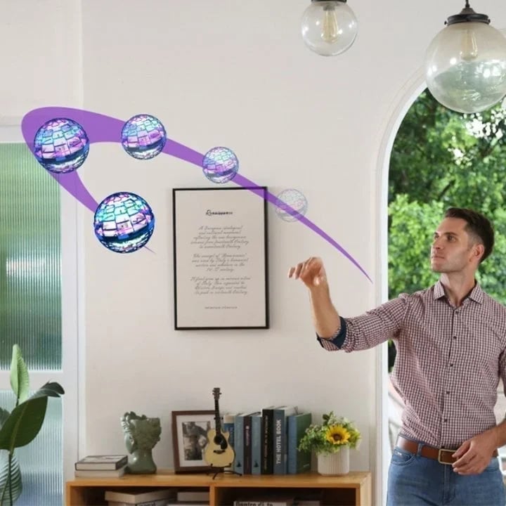 Repülő UFO-játék kézi vezérléssel – beltéren és kültéren