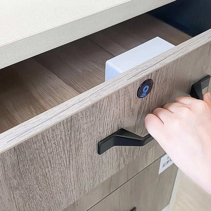 Elektronikus töltőnyílás láthatatlan érzékelővezérléssel - Vaultin