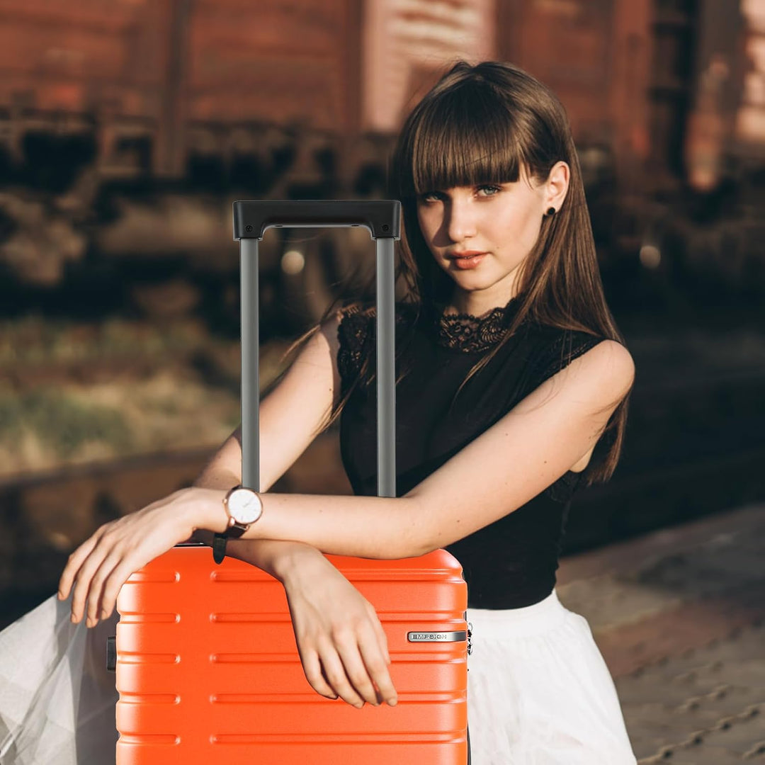 AA NOT AVAILABLE Bővíthető kemény héjú kézipoggyász görgős kerekekkel és TSA lakattal