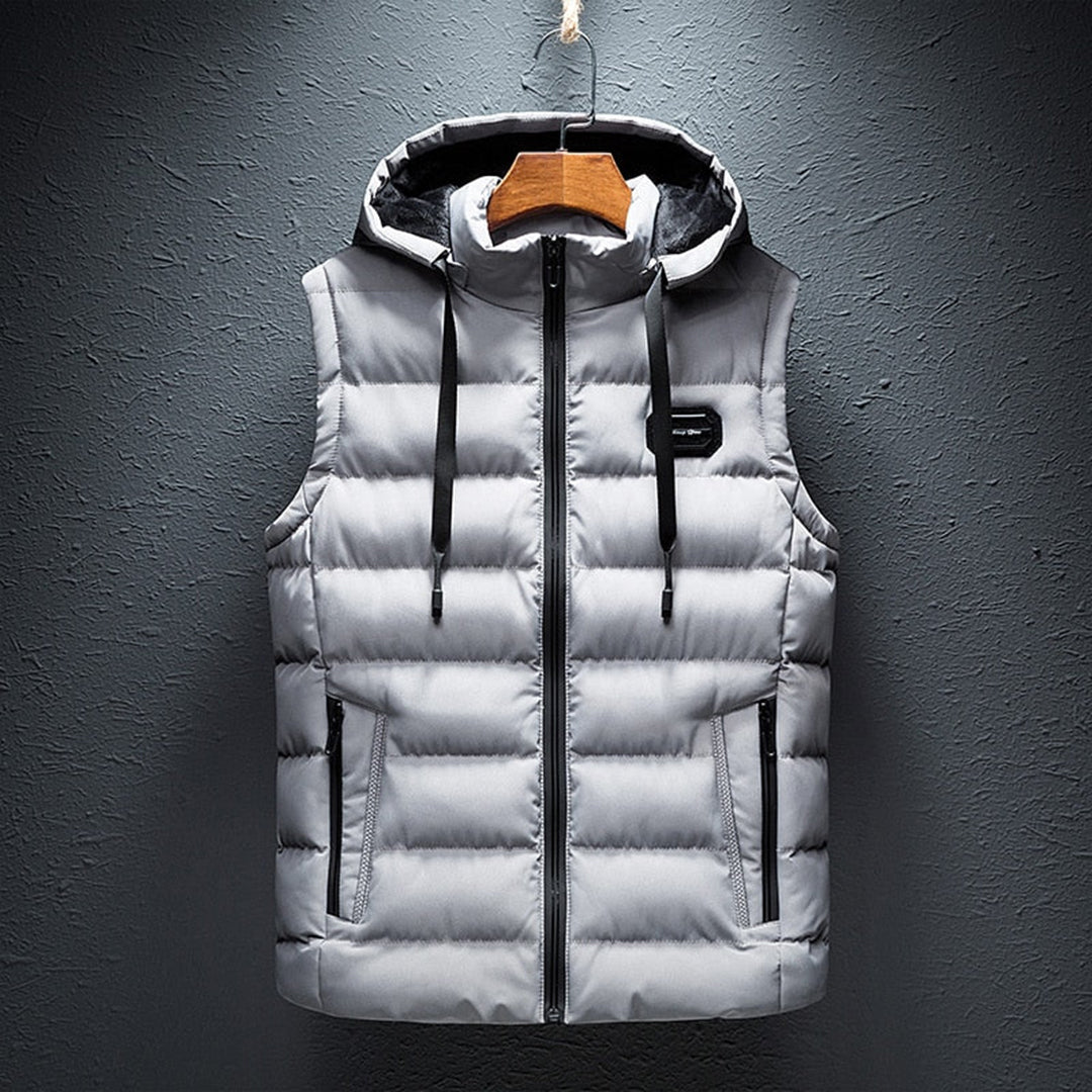 Graue Steppweste mit Kapuze, Reißverschluss und Taschen, Herrenmode, Winterbekleidung.