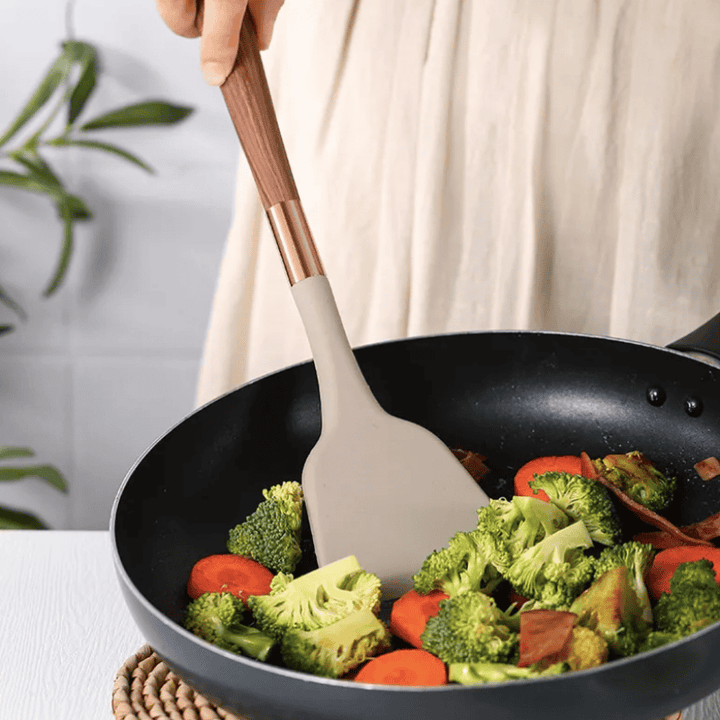 Élelmiszerbiztonsági szilikon konyhai eszközök fa fogantyúval - KitchenElegance