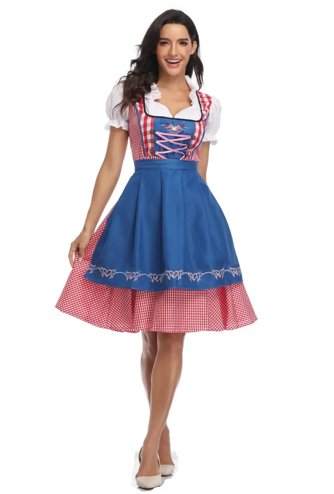 Elölről viselt piros kockás dirndl kék köténnyel, rózsaszín fűzővel és hímzett díszítéssel, a modell kissé megemeli a szoknyát. 7