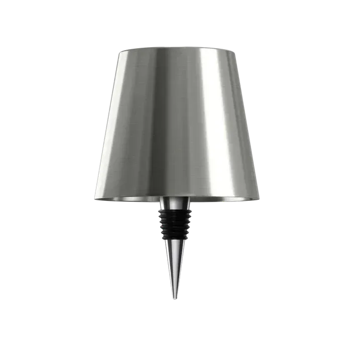 Ezüstszínű, szálcsiszolt fém búrájú lámpa fehér háttéren, alján fekete gumigyűrűs krómos dugóval. 14